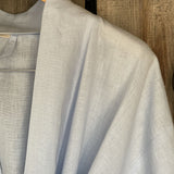 Gaiši zils mīkstināta lina auduma kimono tipa halāts ar 3/4 garuma piedurkni