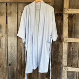 Gaiši zils mīkstināta lina auduma kimono tipa halāts ar 3/4 garuma piedurkni