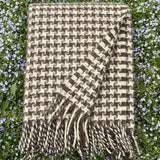 Gaiši dzeltens/brūns 100% aitas vilnas pleds ar bārkstīm un suņa zoba rakstu (houndstooth), 130×200 cm