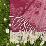 Bordo toņa 100% merino aitas vilnas pleds ar baltām bārkstīm, ar ziedu rakstu, 130×200 cm