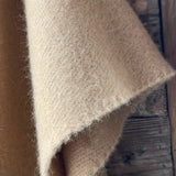 Karameļi brūna toņa indiāņu piegriezuma garais aitas vilnas pončo ar kapuci un bārkstīm