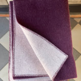 Viena puse tumši violeta/otra puse piena balta 100% aitas vilnas sega bērniem 90x130cm