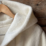 Individuālie pasūtījumi - balts garais aitas vilnas ziemas halāts/mētelis ar kapuci, bez oderes