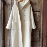 Individuālie pasūtījumi - balts garais aitas vilnas ziemas halāts/mētelis ar kapuci, bez oderes