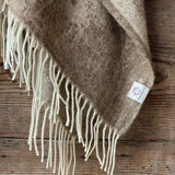 Dūmakaini brūna toņa indiāņu piegriezuma garais mohēras/alpakas/aitas vilnas pončo ar kapuci un bārkstīm ar lāsīšu dizainu