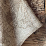 Dūmakaini brūna toņa indiāņu piegriezuma garais mohēras/alpakas/aitas vilnas pončo ar kapuci un bārkstīm ar plezniņu dizainu