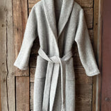 Individuālie pasūtījumi - gaiši pelēks aitas vilnas ziemas halāts/mētelis bez oderes