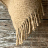 Karameļu brūna toņa garais 100% vilnas pončo ar kapuci un bārkstīm