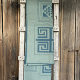 Zili-zaļa/piparmētru zaļa 100% aitas vilnas sega ar meandru ornamentu, 140x205cm