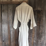 Gaiši dabīgi pelēks mīkstināta lina auduma kimono tipa halāts