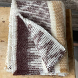 Brūna/bēši/balta toņa bērnu ratu 40% alpakas/60% aitas vilnas sedziņa ~65x90cm ar etno stila ornamentiem