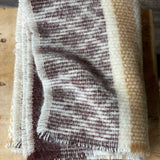 Brūna/bēši/balta toņa bērnu ratu 40% alpakas/60% aitas vilnas sedziņa ~65x90cm ar etno stila ornamentiem