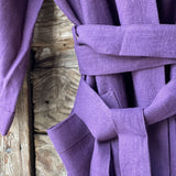 Tumši violeta toņa mīkstināta lina auduma halāts - kimono tipa modelis ar garām piedurknēm un kabatām