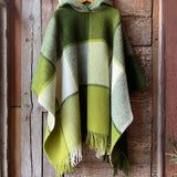 Zaļš/balts lieli rūtains indiāņu piegriezuma garais aitas vilnas pončo ar kapuci un bārkstīm