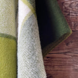 Zaļš/balts lieli rūtains indiāņu piegriezuma garais aitas vilnas pončo ar kapuci un bārkstīm